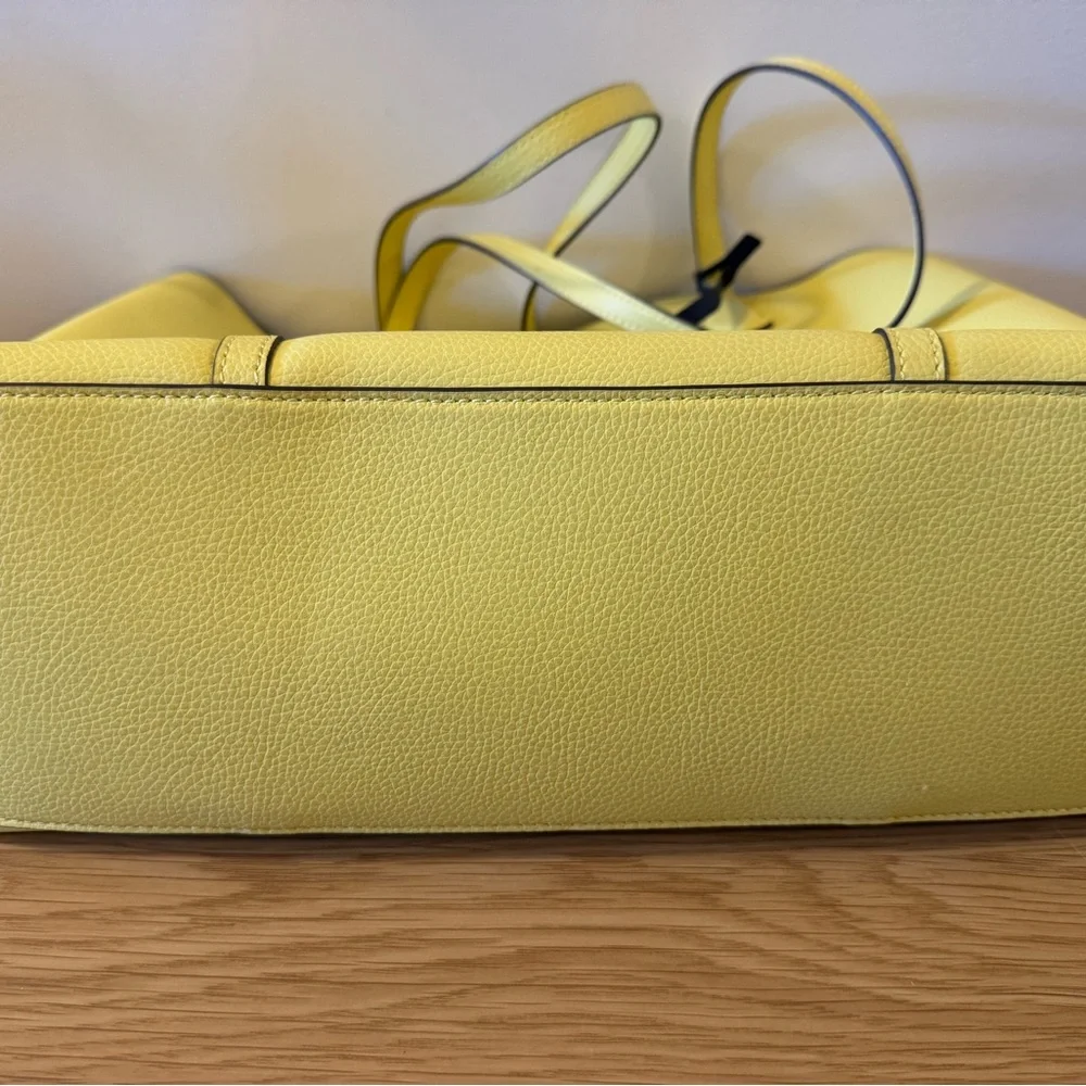 Authentic Tory Burch Triple Compartment Perry - Picture 9 of 14